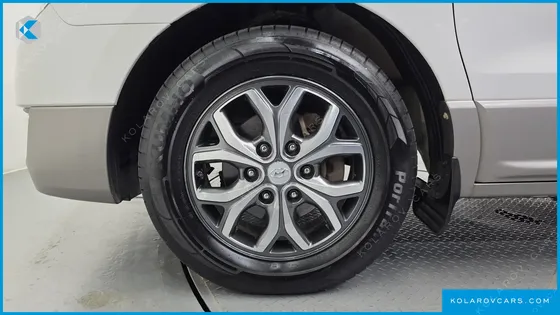 HYUNDAI STAREX 12-SEATER WAGON
