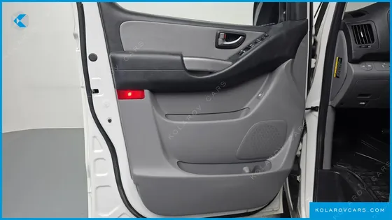 HYUNDAI STAREX 12-SEATER WAGON
