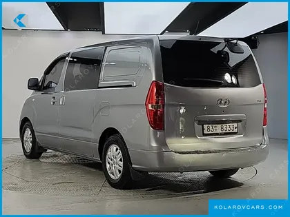 HYUNDAI STAREX 5-SEATER VAN