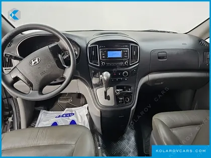 HYUNDAI STAREX 5-SEATER VAN