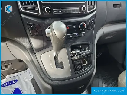 HYUNDAI STAREX 5-SEATER VAN