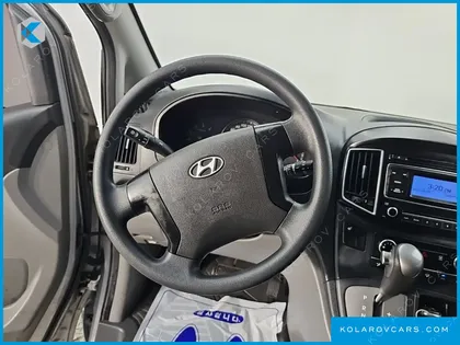 HYUNDAI STAREX 5-SEATER VAN