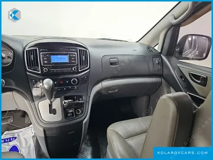 HYUNDAI STAREX 5-SEATER VAN
