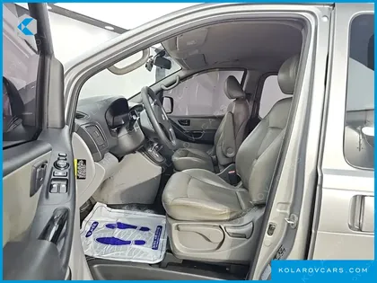 HYUNDAI STAREX 5-SEATER VAN