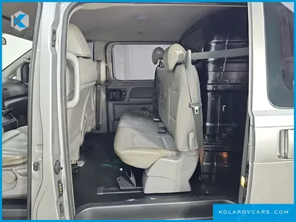 HYUNDAI STAREX 5-SEATER VAN