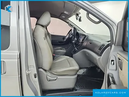 HYUNDAI STAREX 5-SEATER VAN