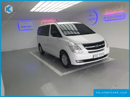HYUNDAI STAREX 5-SEATER VAN