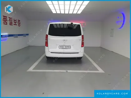 HYUNDAI STAREX 5-SEATER VAN