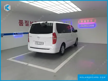HYUNDAI STAREX 5-SEATER VAN
