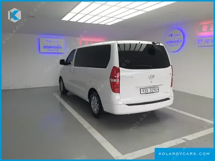 HYUNDAI STAREX 5-SEATER VAN