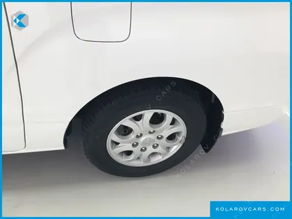 HYUNDAI STAREX 5-SEATER VAN