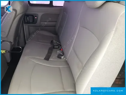 HYUNDAI STAREX 5-SEATER VAN