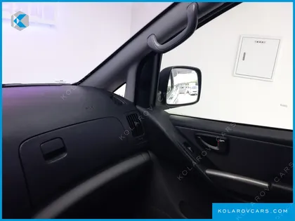 HYUNDAI STAREX 5-SEATER VAN