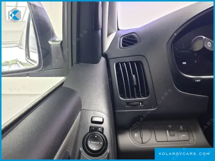 HYUNDAI STAREX 5-SEATER VAN