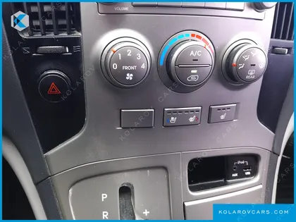HYUNDAI STAREX 5-SEATER VAN