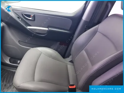 HYUNDAI STAREX 5-SEATER VAN