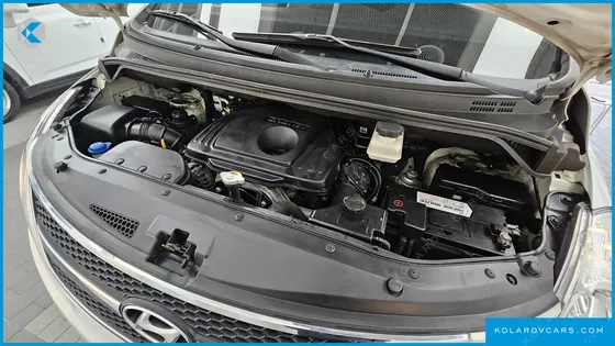 HYUNDAI STAREX 5-SEATER VAN