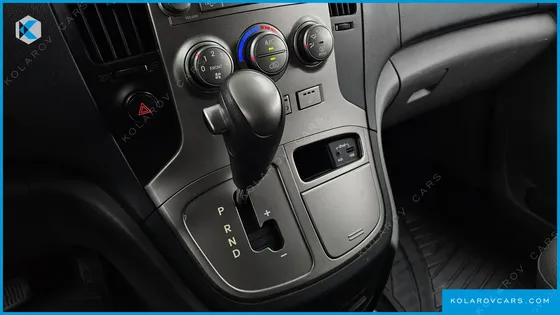 HYUNDAI STAREX 5-SEATER VAN