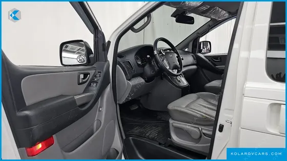 HYUNDAI STAREX 5-SEATER VAN
