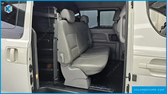 HYUNDAI STAREX 5-SEATER VAN