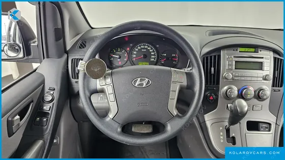 HYUNDAI STAREX 5-SEATER VAN