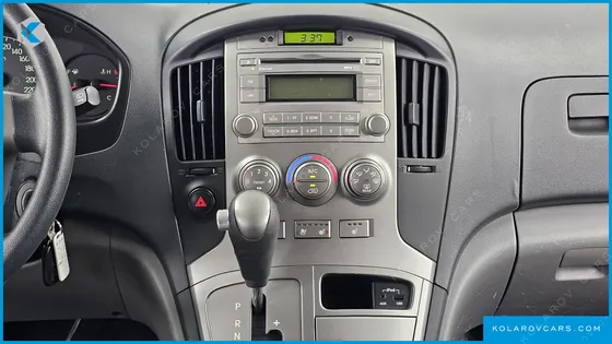 HYUNDAI STAREX 5-SEATER VAN