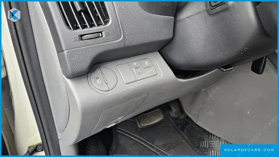 HYUNDAI STAREX 5-SEATER VAN