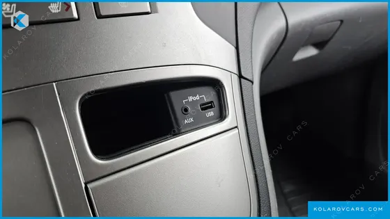 HYUNDAI STAREX 5-SEATER VAN