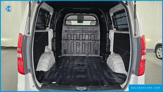HYUNDAI STAREX 5-SEATER VAN