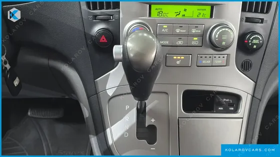 HYUNDAI STAREX 12-SEATER WAGON