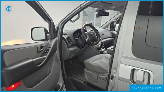 HYUNDAI STAREX 12-SEATER WAGON