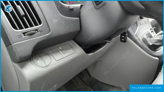 HYUNDAI STAREX 12-SEATER WAGON
