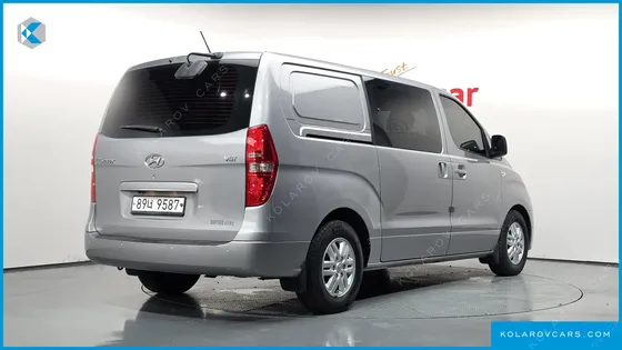 HYUNDAI STAREX 5-SEATER VAN