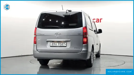 HYUNDAI STAREX 5-SEATER VAN