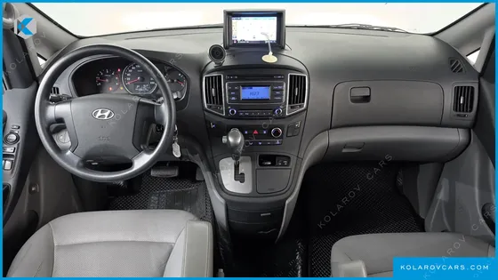 HYUNDAI STAREX 5-SEATER VAN