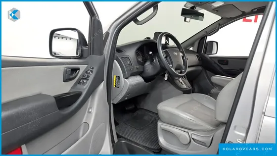 HYUNDAI STAREX 5-SEATER VAN
