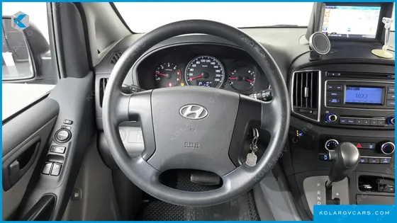 HYUNDAI STAREX 5-SEATER VAN
