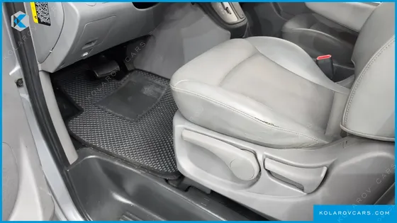 HYUNDAI STAREX 5-SEATER VAN