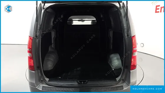 HYUNDAI STAREX 5-SEATER VAN