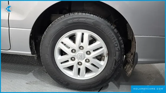 HYUNDAI STAREX 5-SEATER VAN