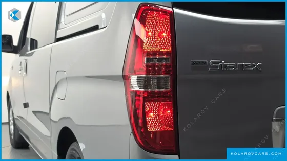 HYUNDAI STAREX 5-SEATER VAN
