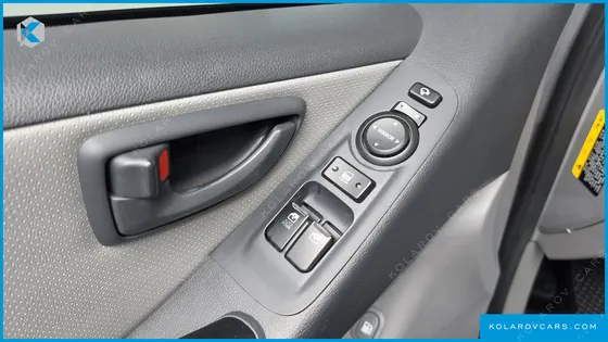 HYUNDAI STAREX 5-SEATER VAN