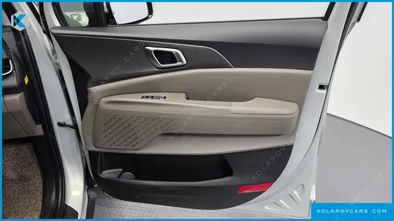 KIA CARNIVAL DIESEL 9-SEATER NOBLESSE