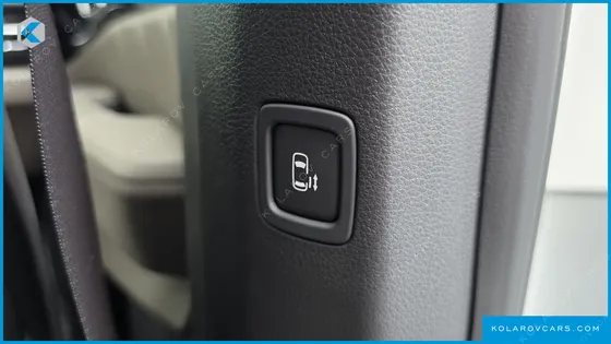 KIA CARNIVAL GASOLINE 7 SEATER X LINE