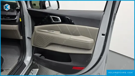 KIA CARNIVAL GASOLINE 7 SEATER X LINE