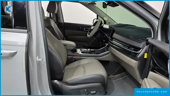 KIA CARNIVAL GASOLINE 7 SEATER X LINE