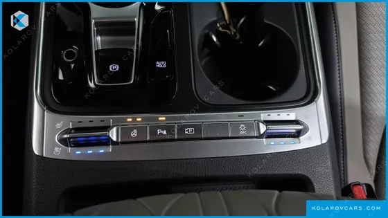 KIA CARNIVAL GASOLINE 7 SEATER X LINE