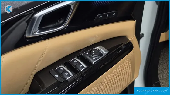 KIA CARNIVAL GASOLINE 7-SEATER SIGNATURE
