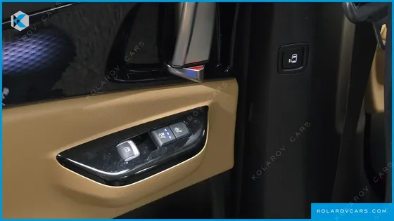 KIA CARNIVAL GASOLINE 7-SEATER SIGNATURE