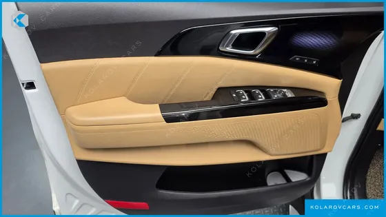 KIA CARNIVAL GASOLINE 7-SEATER SIGNATURE
